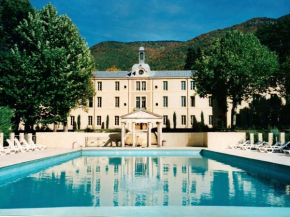 Cosy flat in a Drôme château with pool